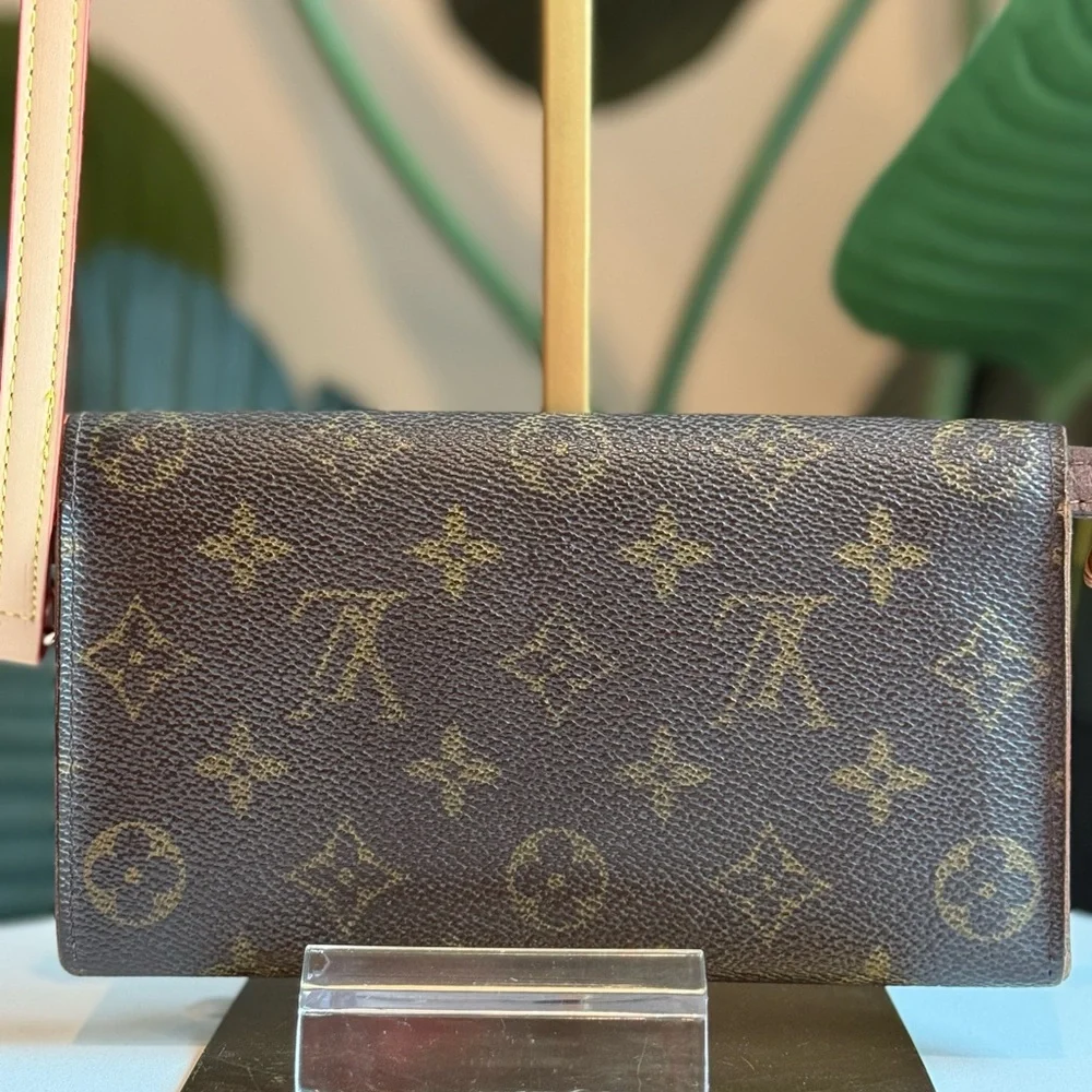 Louis Vuitton 'Sarah Wallet' - Picture 3 of 13